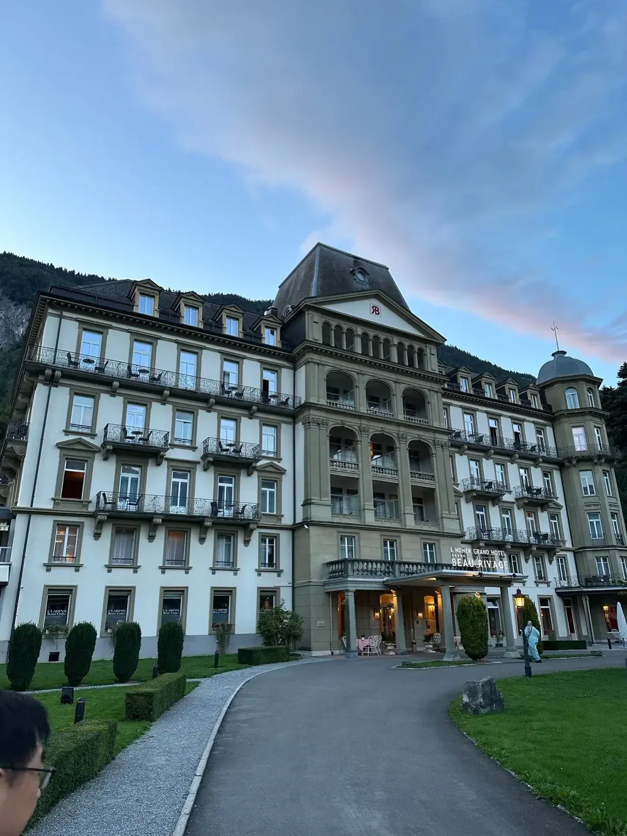 Grand Hotel Beau-Rivage — захиалгат Boloni шкаф суурилуулсан өрөө.